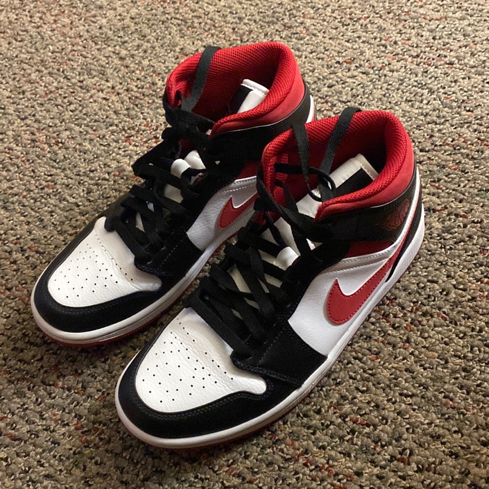jordan 1 mid red black white